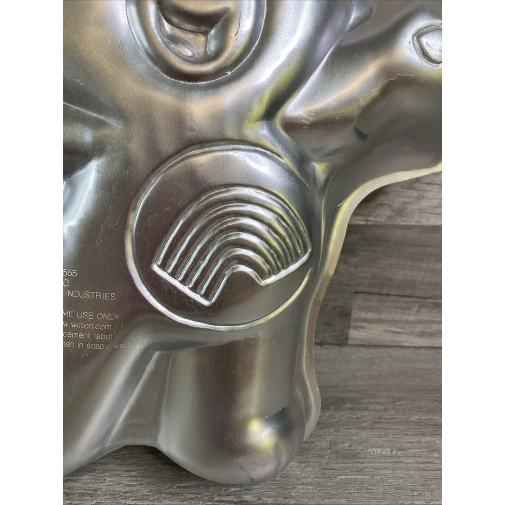 Wilton Care Bears Cheer Bear Aluminum Cake Pan Mold 2105-5555 Vintage 04 Silver‎